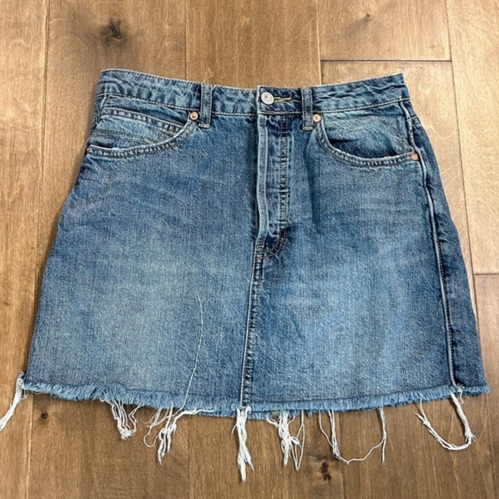 We the Free People button fly
Denim Frayed Hem Skirt 28